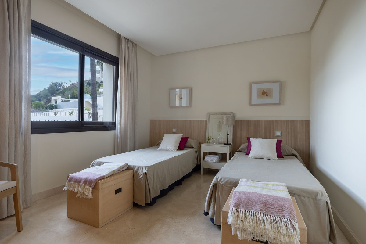 2 Bed Apartment for sale in Benahavís Costa Del Sol, Málaga, Spain
