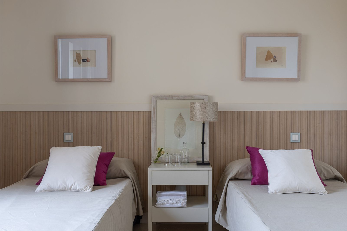 2 Bed Apartment for sale in Benahavís Costa Del Sol, Málaga, Spain