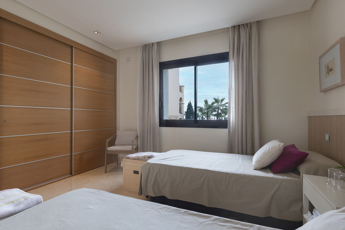 2 Bed Apartment for sale in Benahavís Costa Del Sol, Málaga, Spain