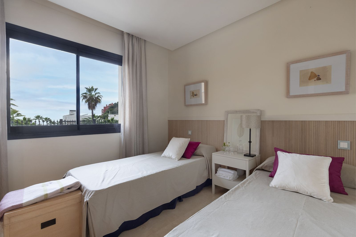 2 Bed Apartment for sale in Benahavís Costa Del Sol, Málaga, Spain
