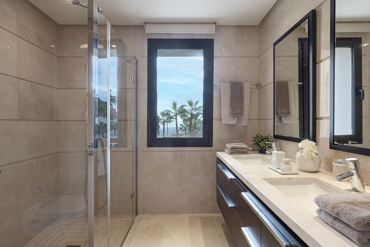 2 Bed Apartment for sale in Benahavís Costa Del Sol, Málaga, Spain