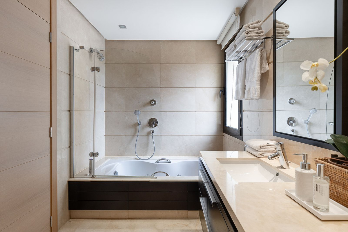 2 Bed Apartment for sale in Benahavís Costa Del Sol, Málaga, Spain