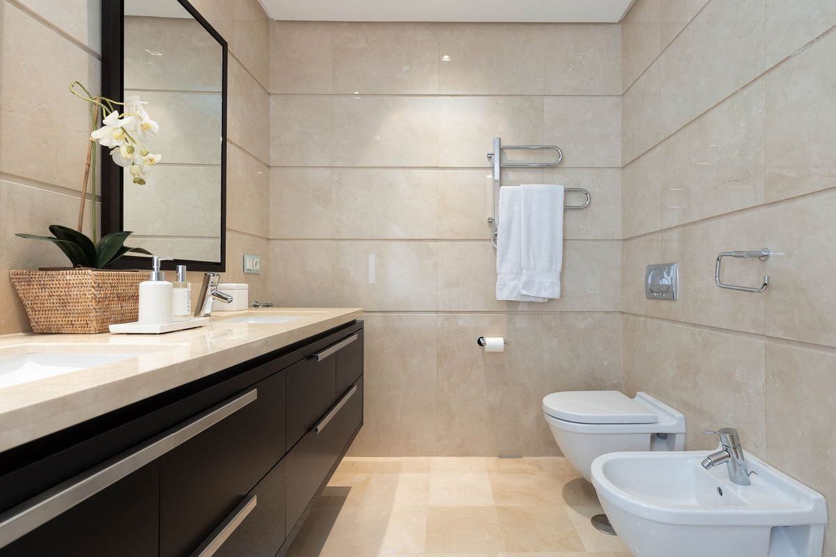 2 Bed Apartment for sale in Benahavís Costa Del Sol, Málaga, Spain
