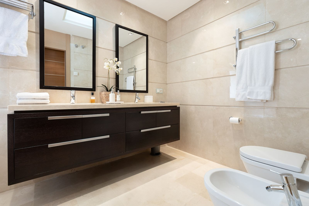 2 Bed Apartment for sale in Benahavís Costa Del Sol, Málaga, Spain