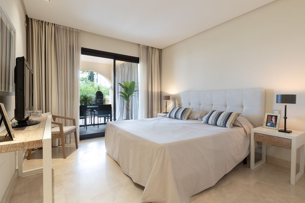 2 Bed Apartment for sale in Benahavís Costa Del Sol, Málaga, Spain
