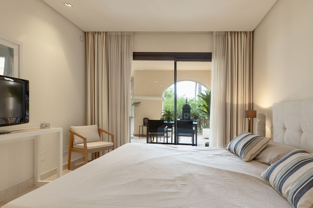 2 Bed Apartment for sale in Benahavís Costa Del Sol, Málaga, Spain