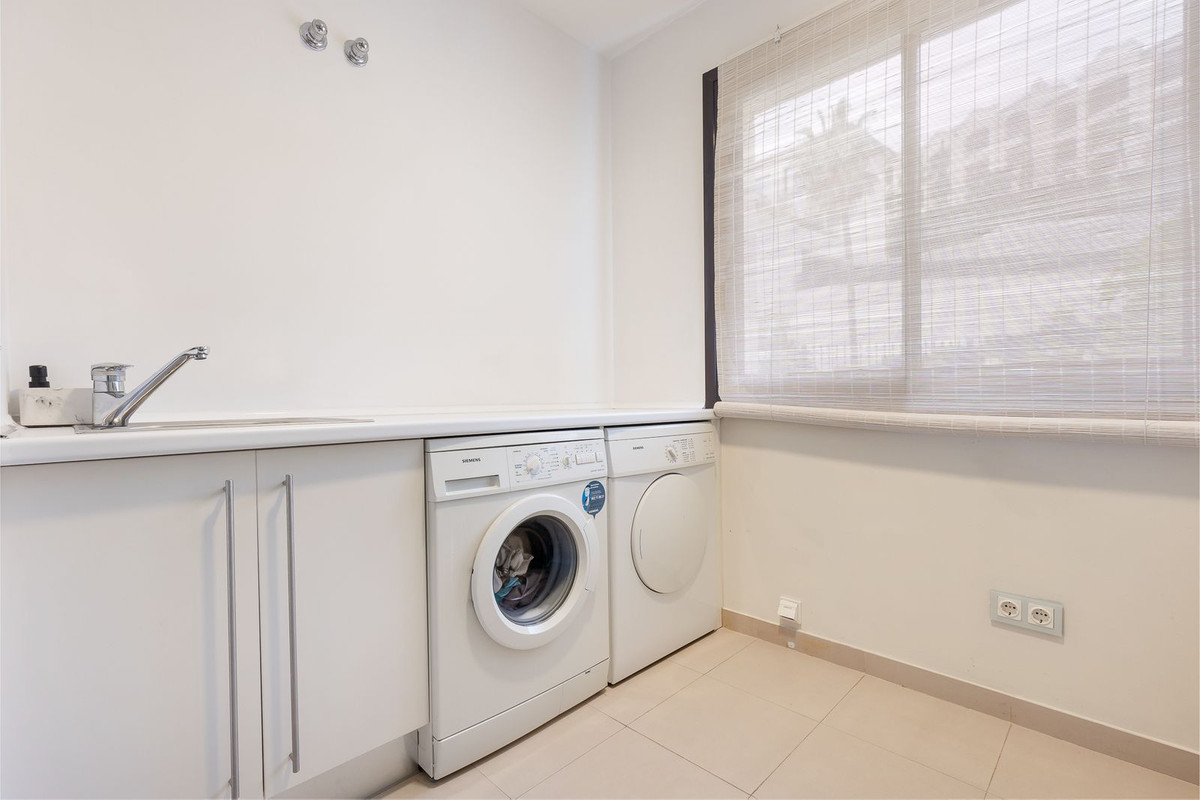 2 Bed Apartment for sale in Benahavís Costa Del Sol, Málaga, Spain