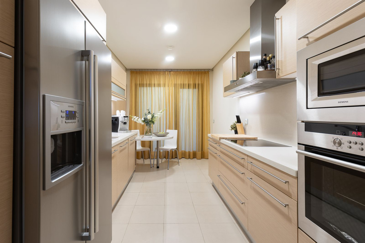2 Bed Apartment for sale in Benahavís Costa Del Sol, Málaga, Spain