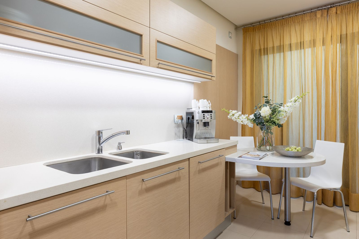 2 Bed Apartment for sale in Benahavís Costa Del Sol, Málaga, Spain