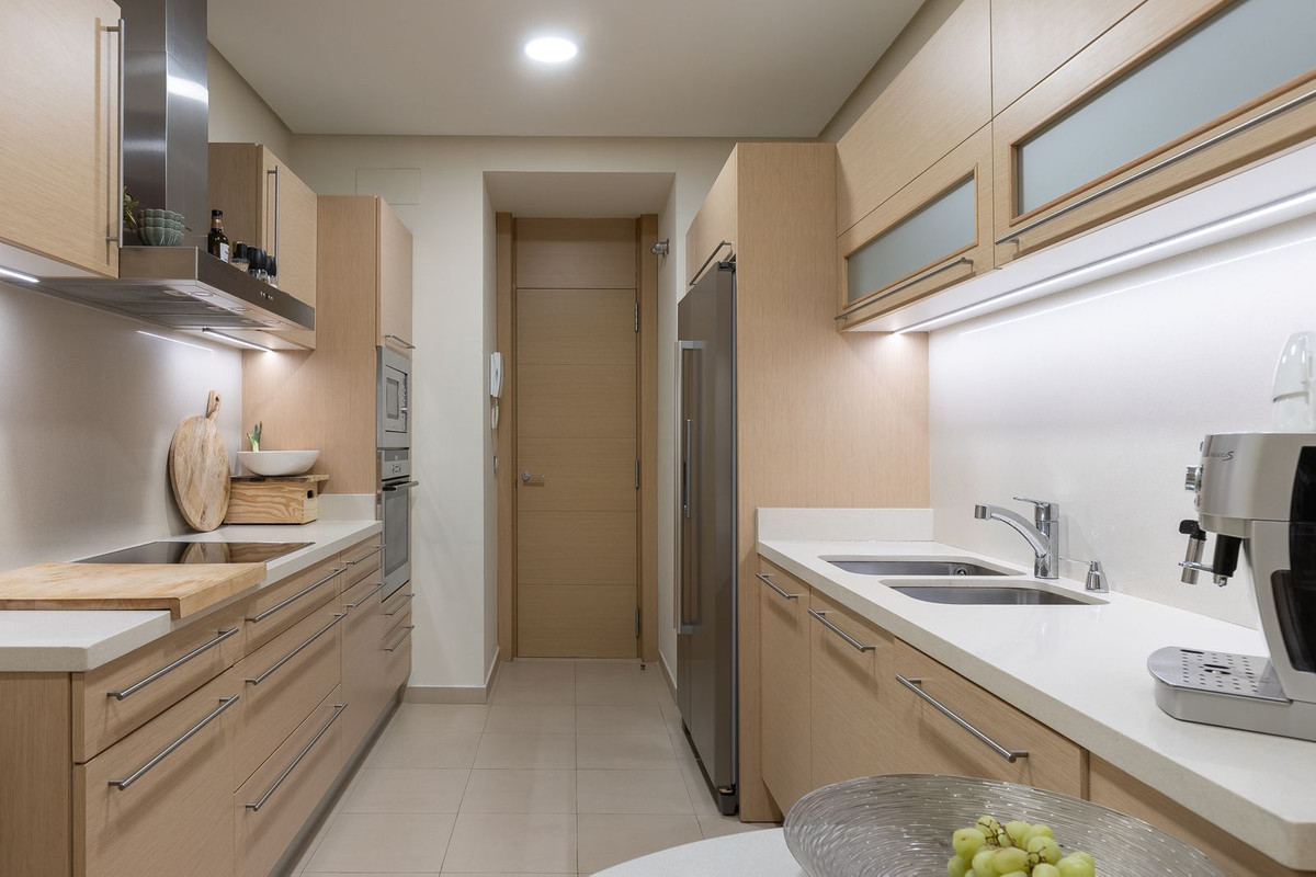 2 Bed Apartment for sale in Benahavís Costa Del Sol, Málaga, Spain