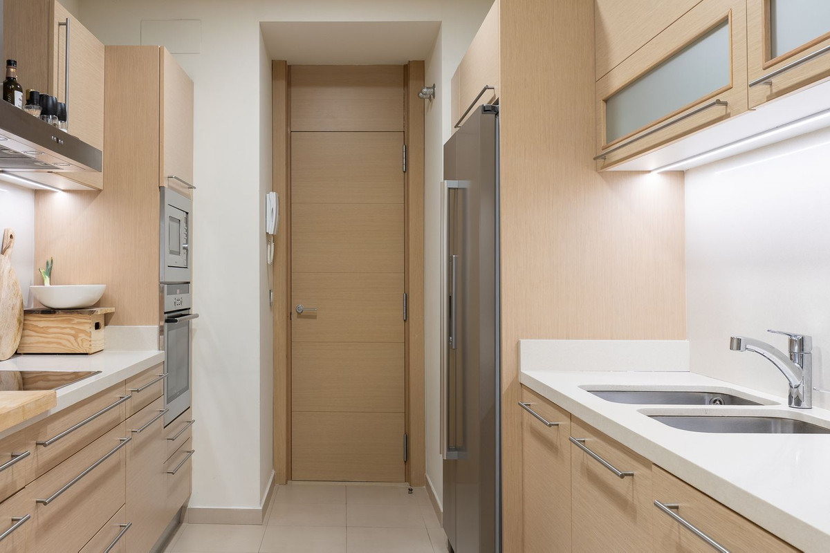 2 Bed Apartment for sale in Benahavís Costa Del Sol, Málaga, Spain