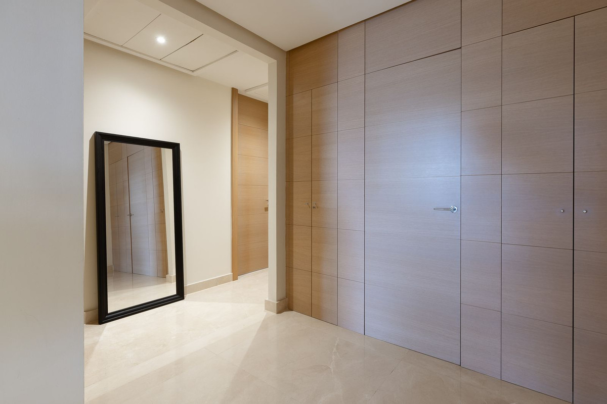 2 Bed Apartment for sale in Benahavís Costa Del Sol, Málaga, Spain