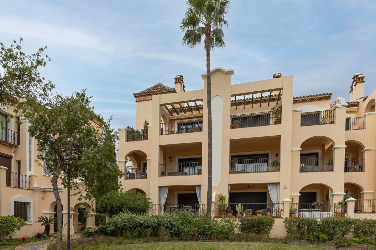 2 Bed Apartment for sale in Benahavís Costa Del Sol, Málaga, Spain