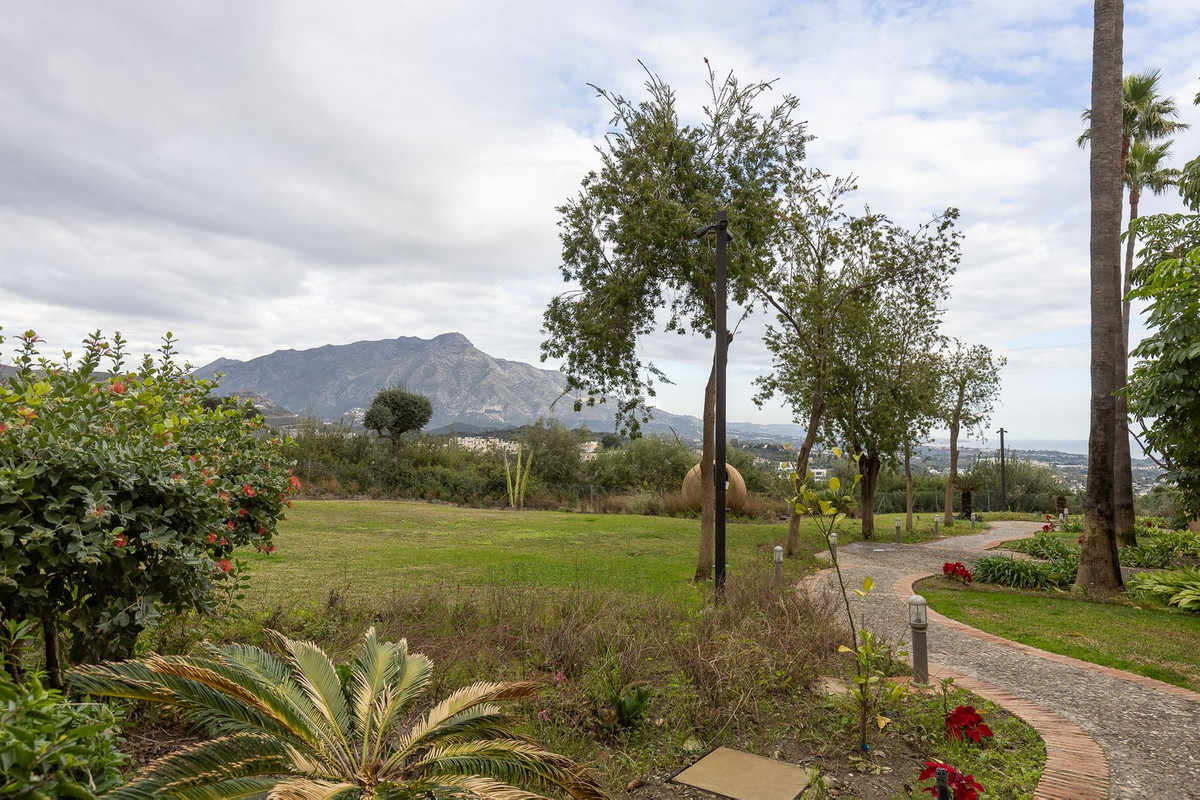 2 Bed Apartment for sale in Benahavís Costa Del Sol, Málaga, Spain
