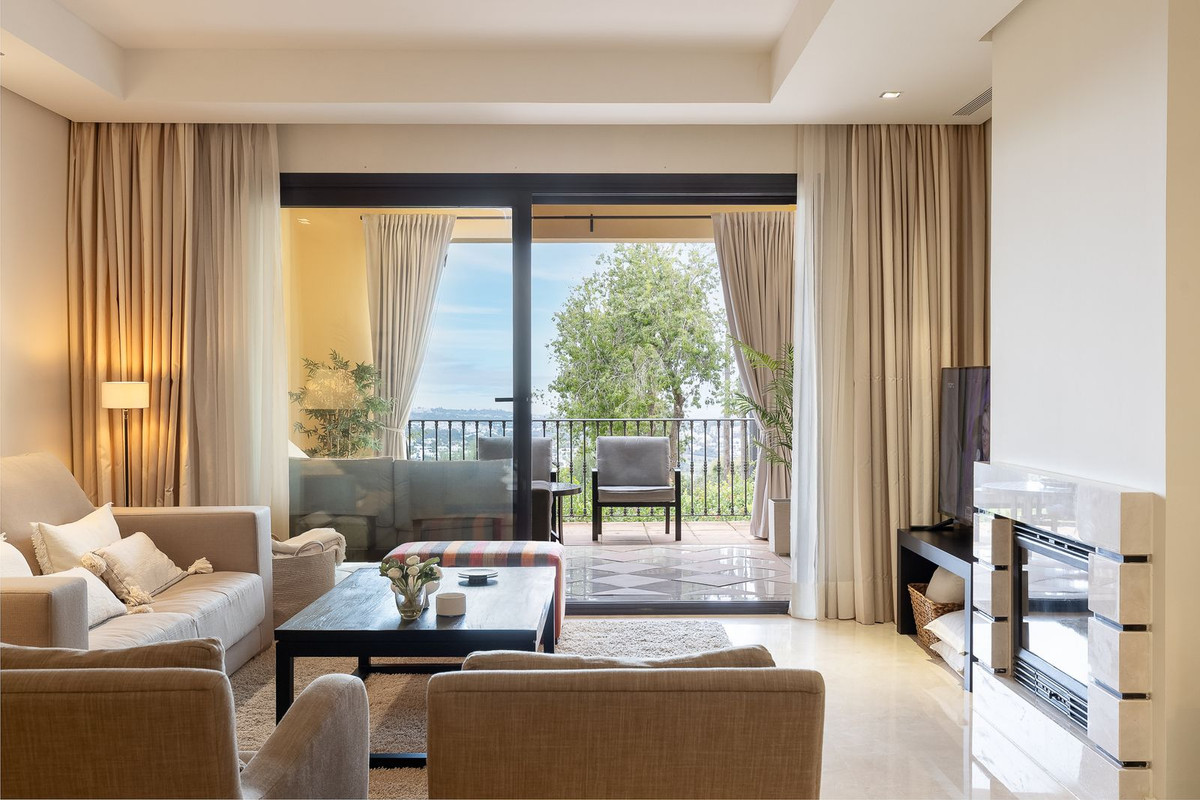 2 Bed Apartment for sale in Benahavís Costa Del Sol, Málaga, Spain