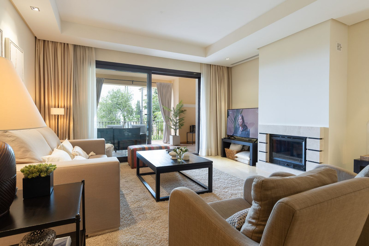 2 Bed Apartment for sale in Benahavís Costa Del Sol, Málaga, Spain