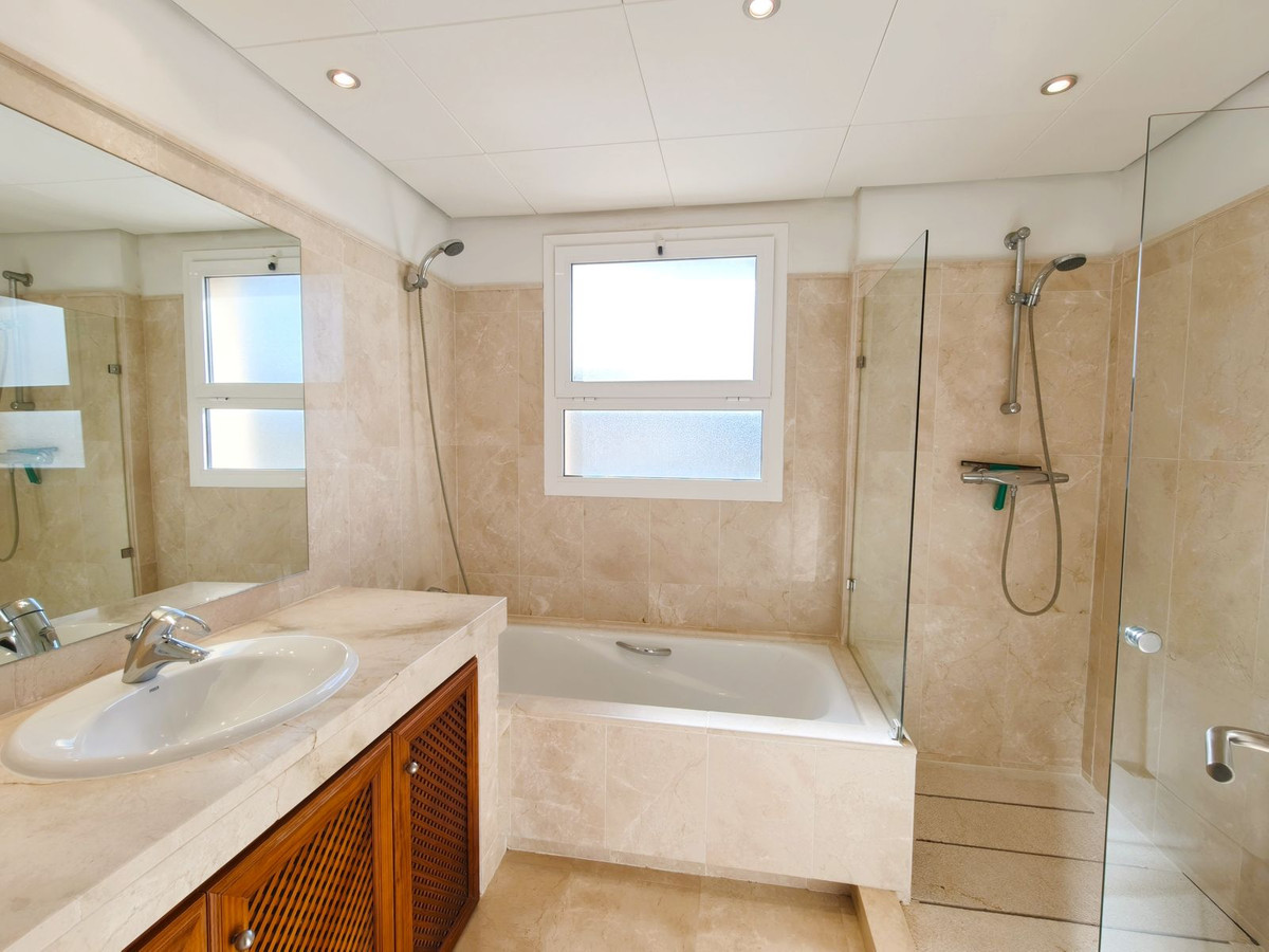 Se vende Ático Dúplex de 3 dormitorios en Costa Del Sol, Cadiz, España