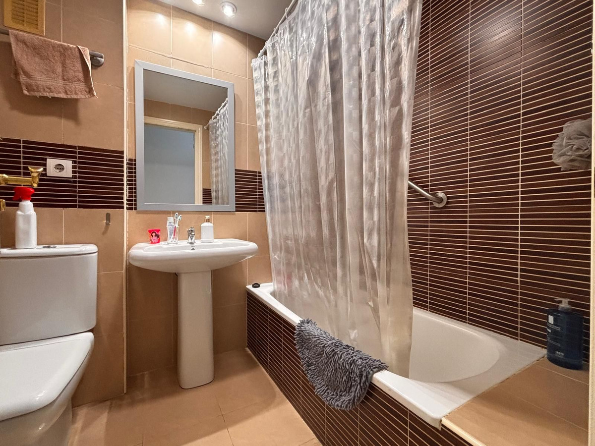 2 Bed Apartment for sale in Fuengirola Costa Del Sol, Málaga, Spain