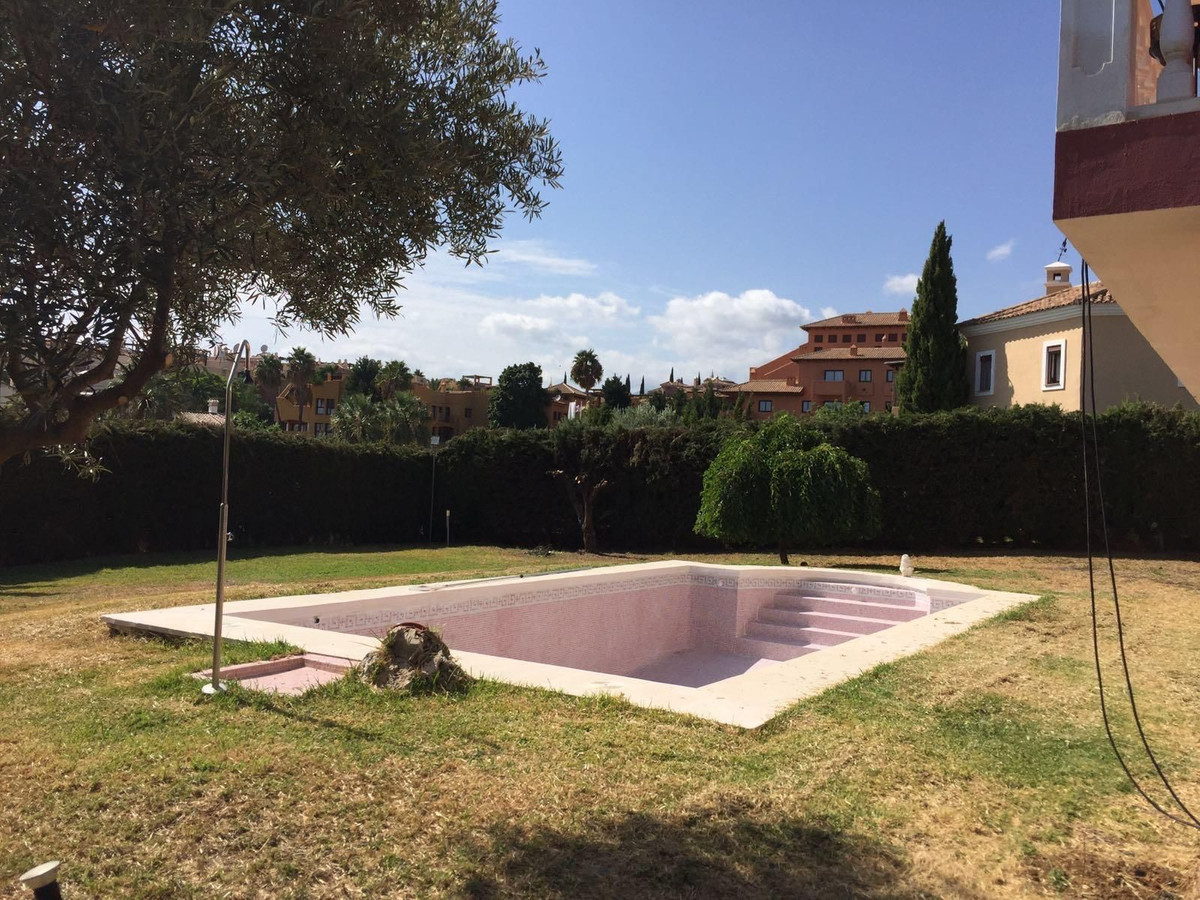 Se vende Villa - Chalet de 5 dormitorios en Costa Del Sol, Málaga, España