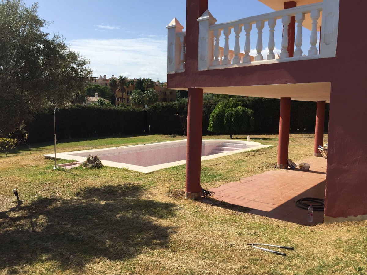 Se vende Villa - Chalet de 5 dormitorios en Costa Del Sol, Málaga, España