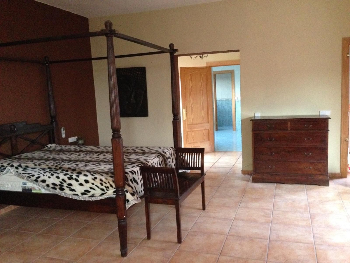 Se vende Villa - Chalet de 5 dormitorios en Costa Del Sol, Málaga, España