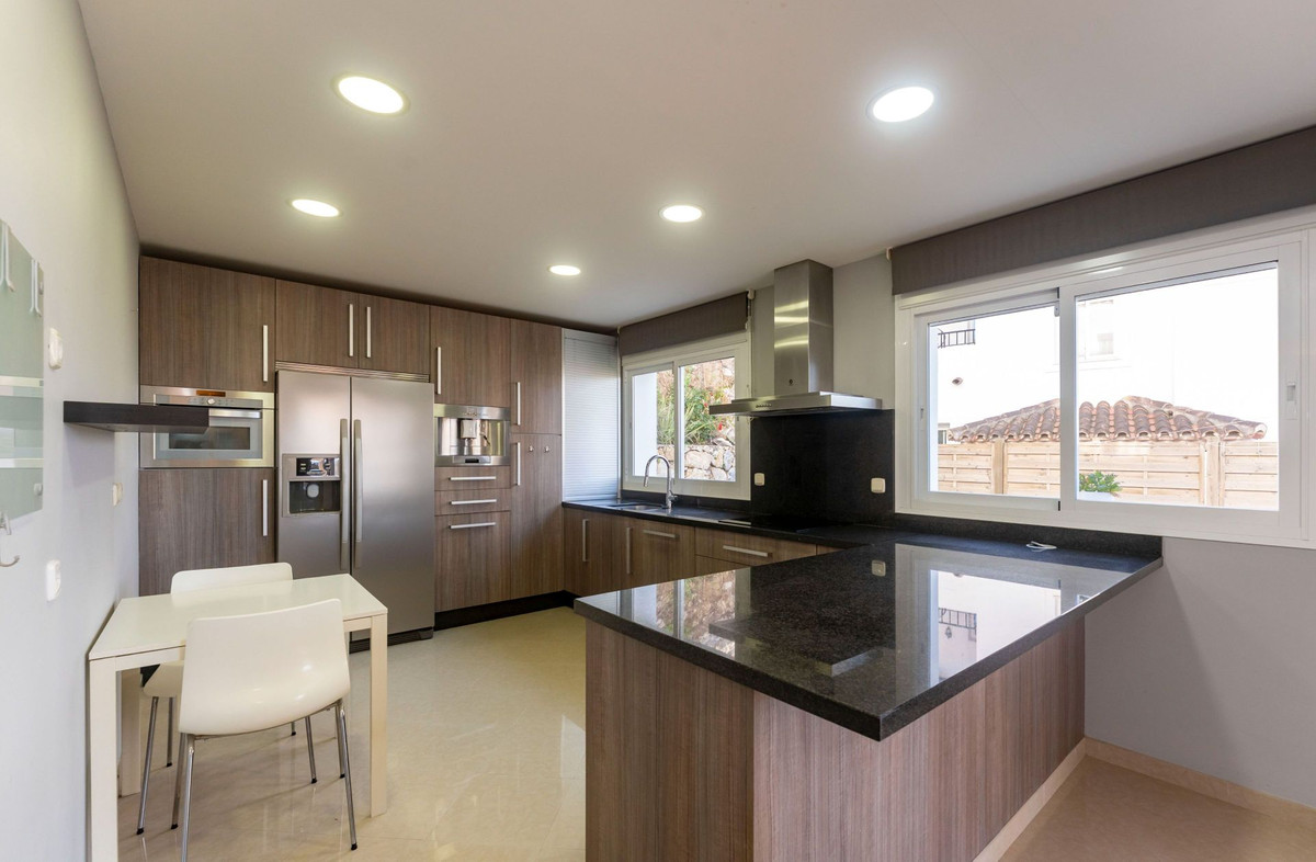 Se vende Villa - Chalet de 4 dormitorios en Costa Del Sol, Málaga, España