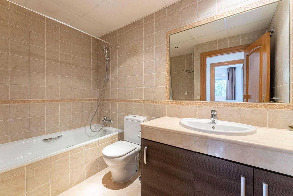 Se vende Villa - Chalet de 4 dormitorios en Costa Del Sol, Málaga, España