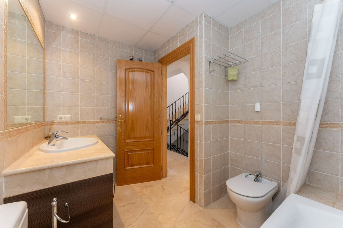 Se vende Villa - Chalet de 4 dormitorios en Costa Del Sol, Málaga, España