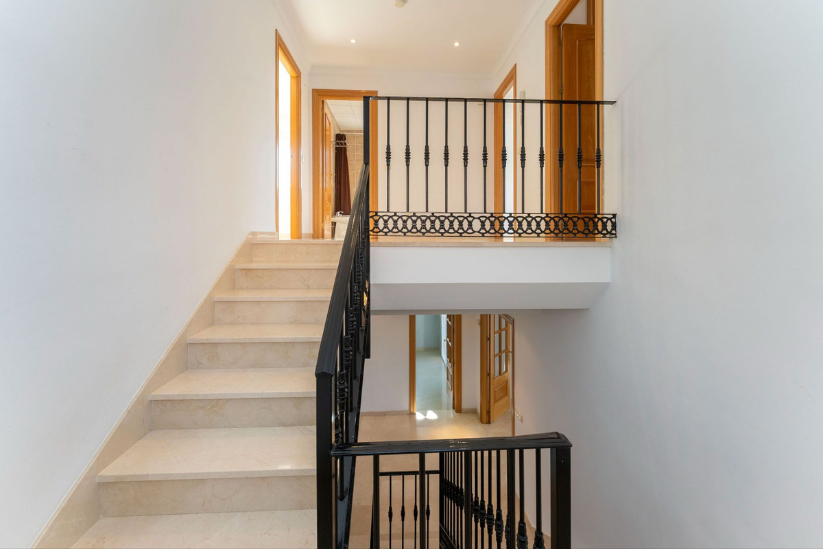 Se vende Villa - Chalet de 4 dormitorios en Costa Del Sol, Málaga, España