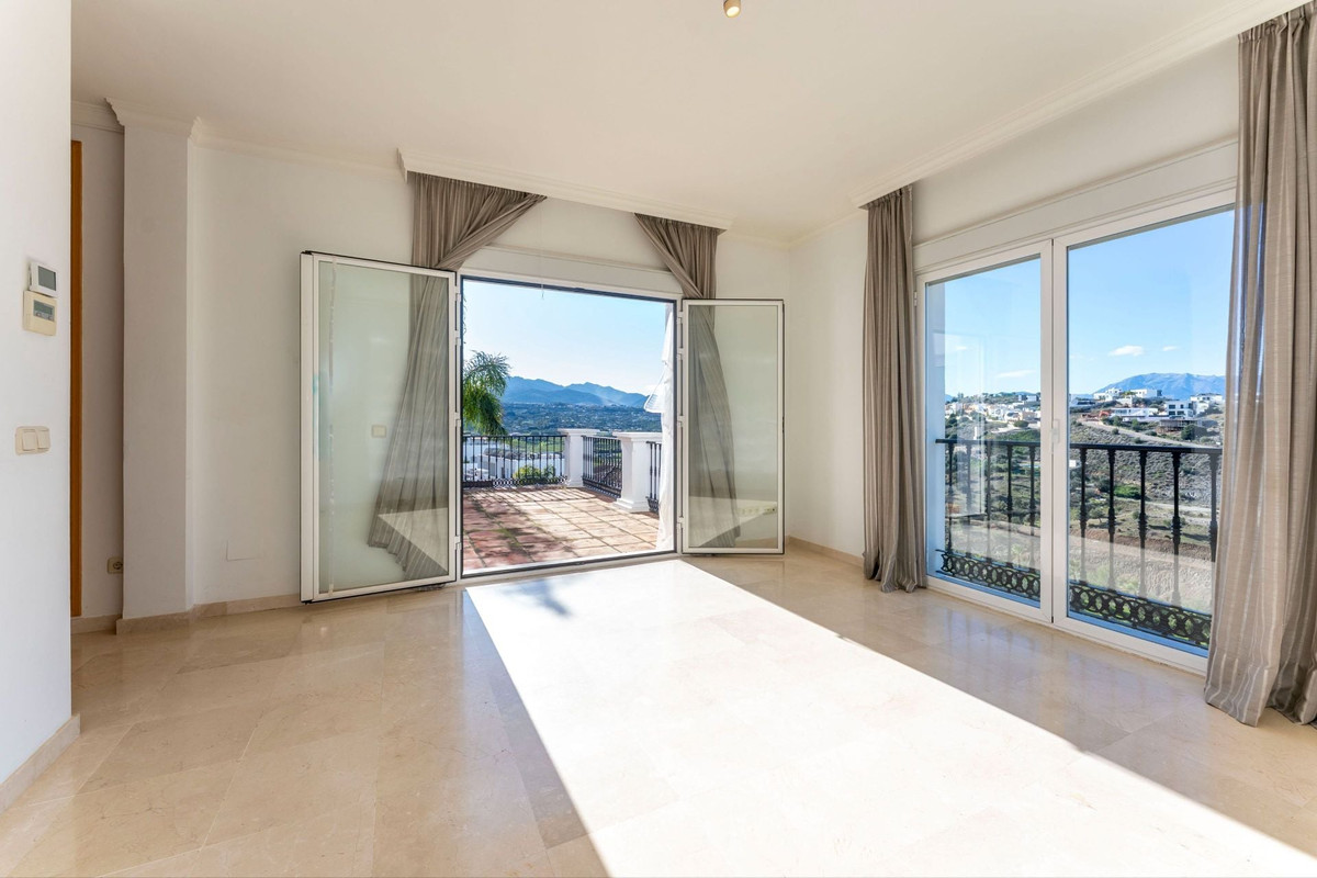 Se vende Villa - Chalet de 4 dormitorios en Costa Del Sol, Málaga, España
