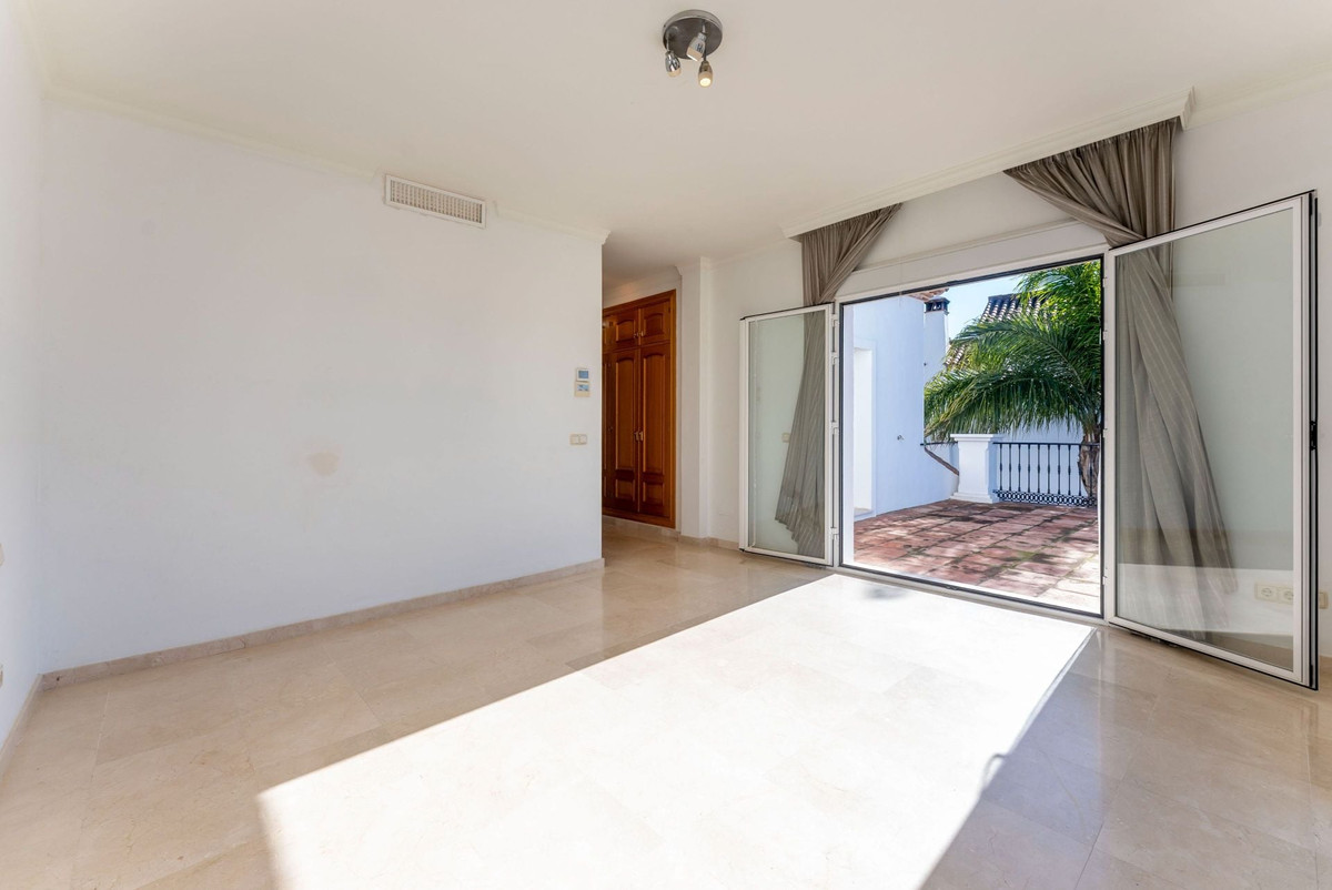 Se vende Villa - Chalet de 4 dormitorios en Costa Del Sol, Málaga, España