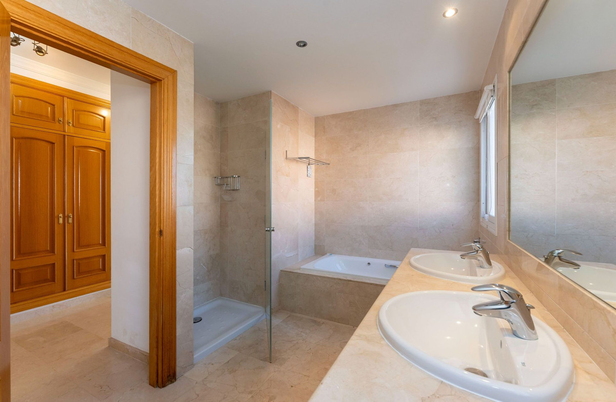 Se vende Villa - Chalet de 4 dormitorios en Costa Del Sol, Málaga, España