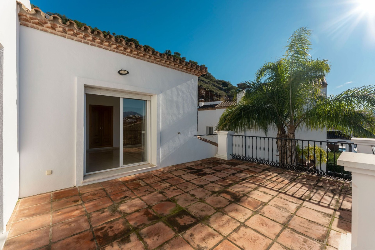 Se vende Villa - Chalet de 4 dormitorios en Costa Del Sol, Málaga, España