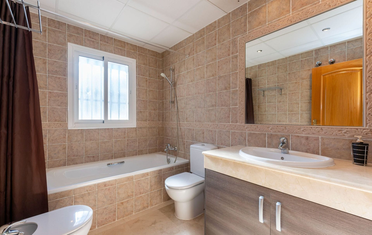 Se vende Villa - Chalet de 4 dormitorios en Costa Del Sol, Málaga, España