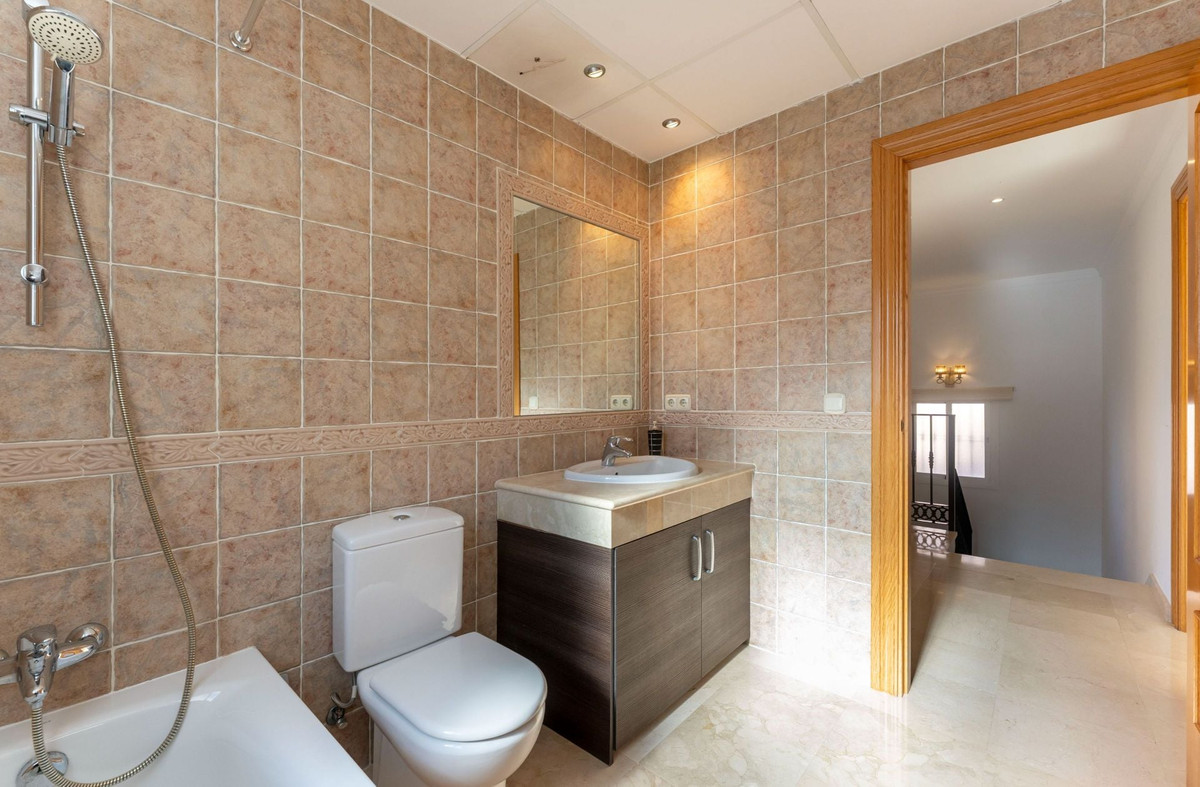 Se vende Villa - Chalet de 4 dormitorios en Costa Del Sol, Málaga, España