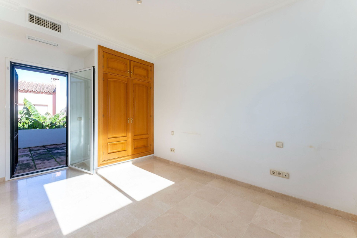 Se vende Villa - Chalet de 4 dormitorios en Costa Del Sol, Málaga, España