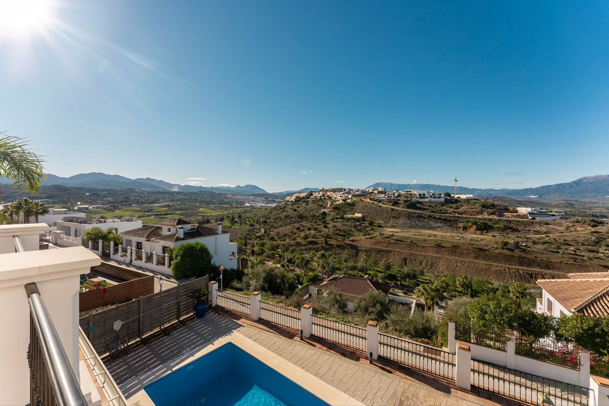 Se vende Villa - Chalet de 4 dormitorios en Costa Del Sol, Málaga, España