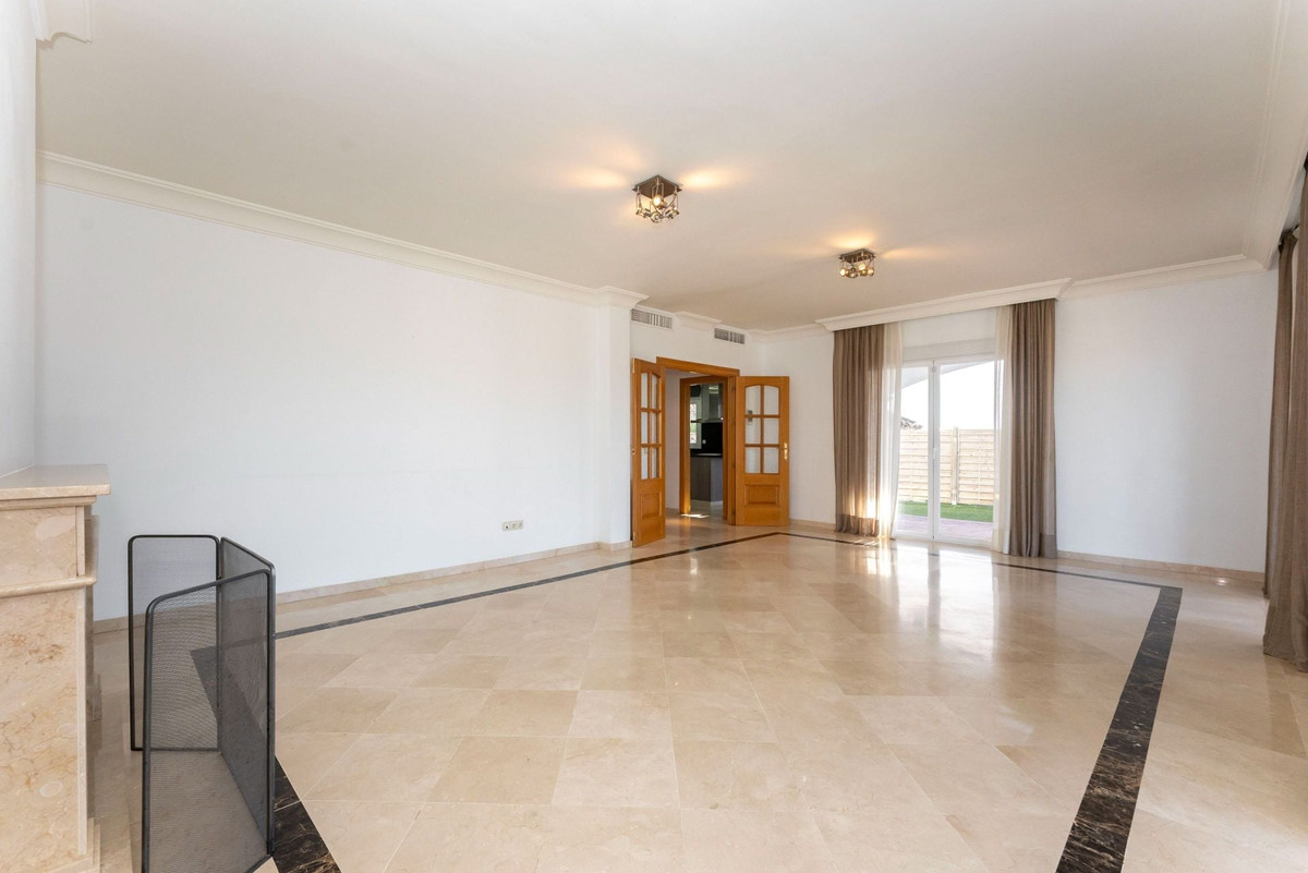 Se vende Villa - Chalet de 4 dormitorios en Costa Del Sol, Málaga, España