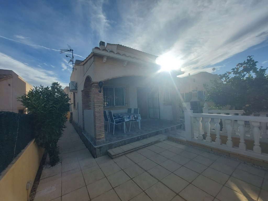 Se vende Villa - Chalet de 3 dormitorios en Costa Blanca, Alicante, España