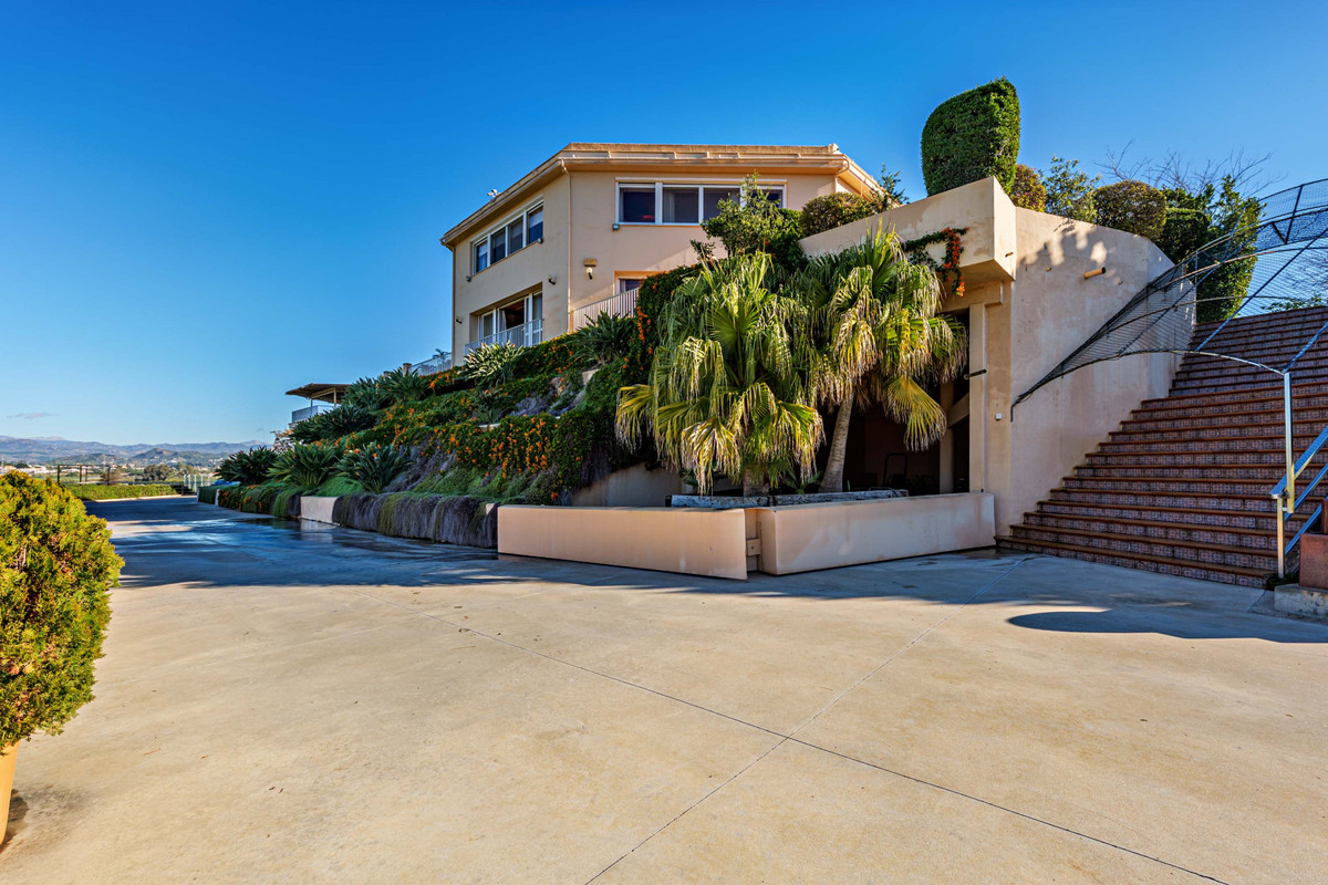 10 Bed Commercial unit for sale in Alhaurín De La Torre Costa Del Sol, Málaga, Spain