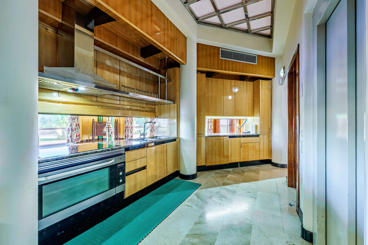 10 Bed Commercial unit for sale in Alhaurín De La Torre Costa Del Sol, Málaga, Spain