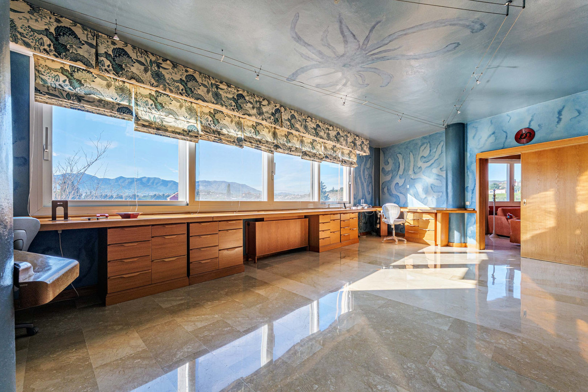 10 Bed Commercial unit for sale in Alhaurín De La Torre Costa Del Sol, Málaga, Spain
