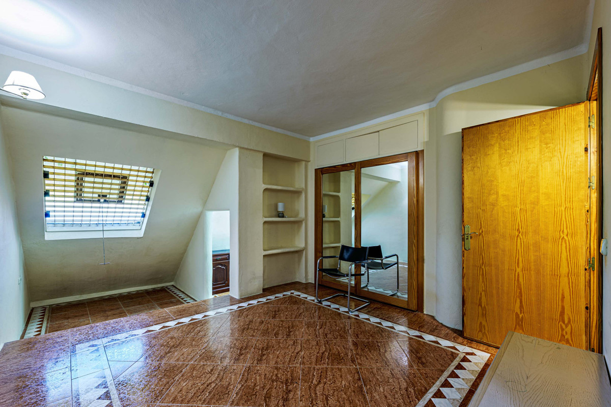 10 Bed Commercial unit for sale in Alhaurín De La Torre Costa Del Sol, Málaga, Spain
