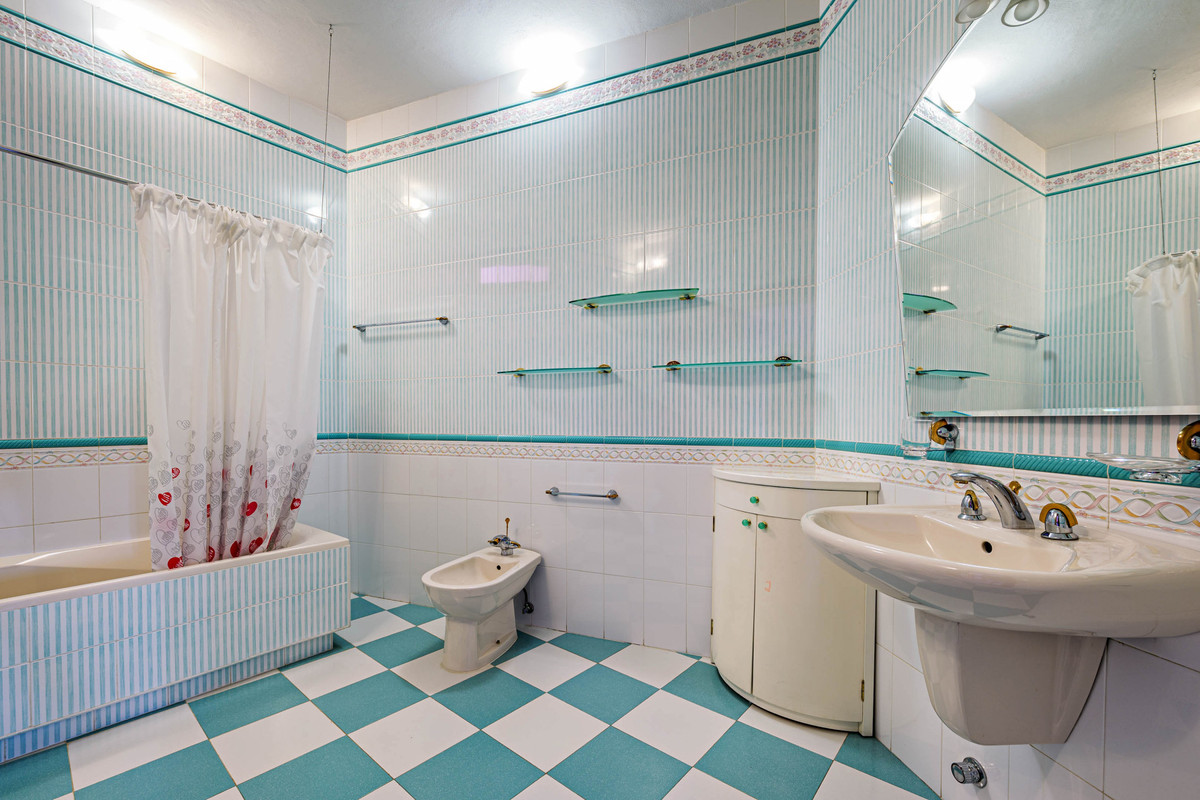 10 Bed Commercial unit for sale in Alhaurín De La Torre Costa Del Sol, Málaga, Spain