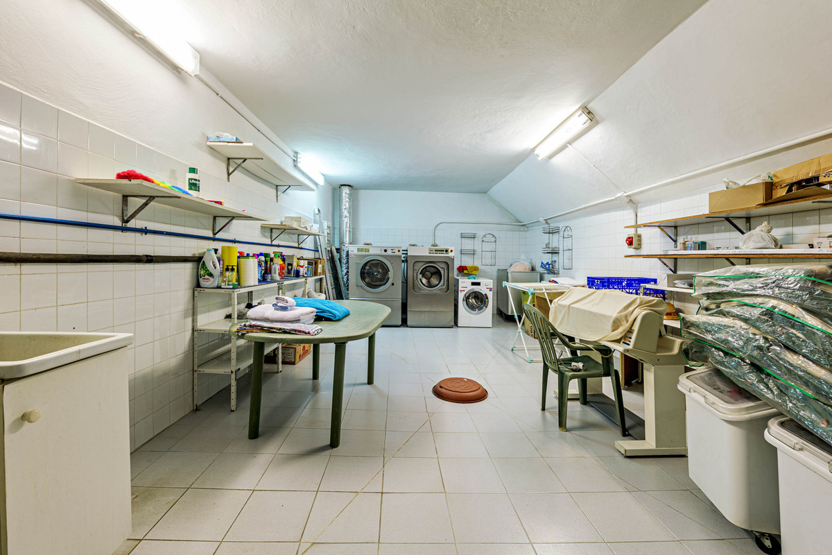 10 Bed Commercial unit for sale in Alhaurín De La Torre Costa Del Sol, Málaga, Spain