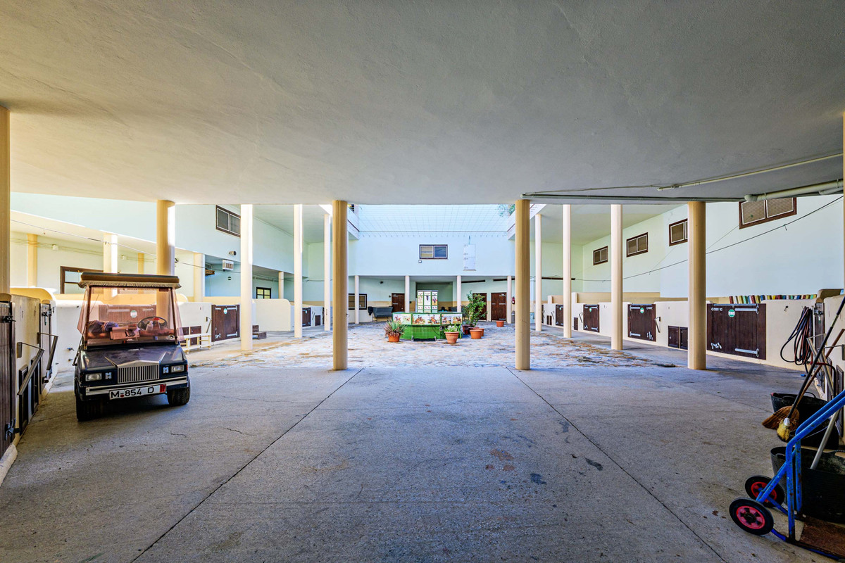 10 Bed Commercial unit for sale in Alhaurín De La Torre Costa Del Sol, Málaga, Spain