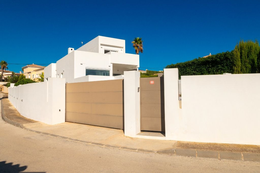 4 Bed Townhouse for sale in Calpe Costa Blanca, Alicante, Spain