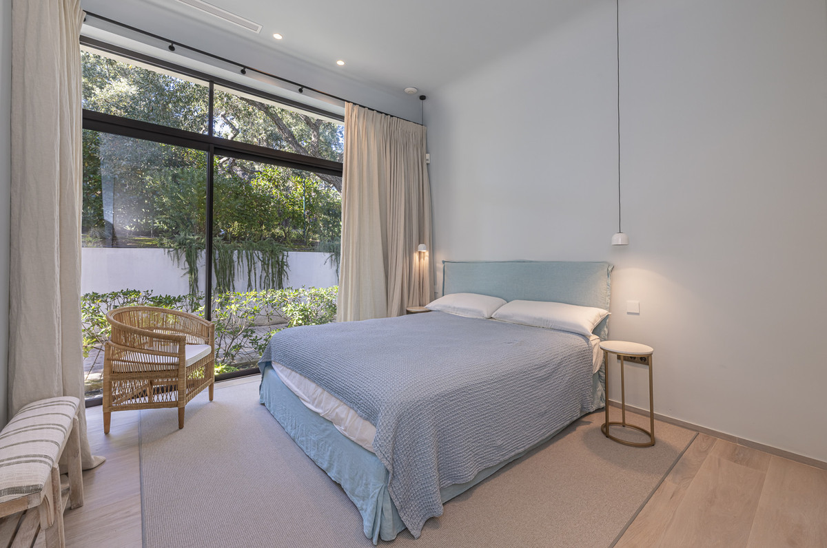 Se vende Villa - Chalet de 6 dormitorios en Costa Del Sol, Cadiz, España