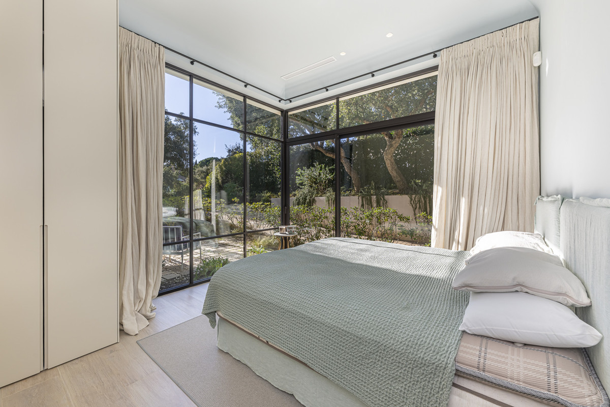 Se vende Villa - Chalet de 6 dormitorios en Costa Del Sol, Cadiz, España