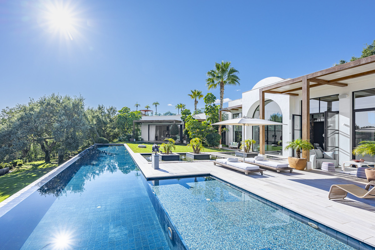 Se vende Villa - Chalet de 6 dormitorios en Costa Del Sol, Cadiz, España